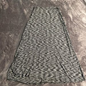 GUC. Merona black and white maxi skirt. Slit on either side. Size M. 37” length.